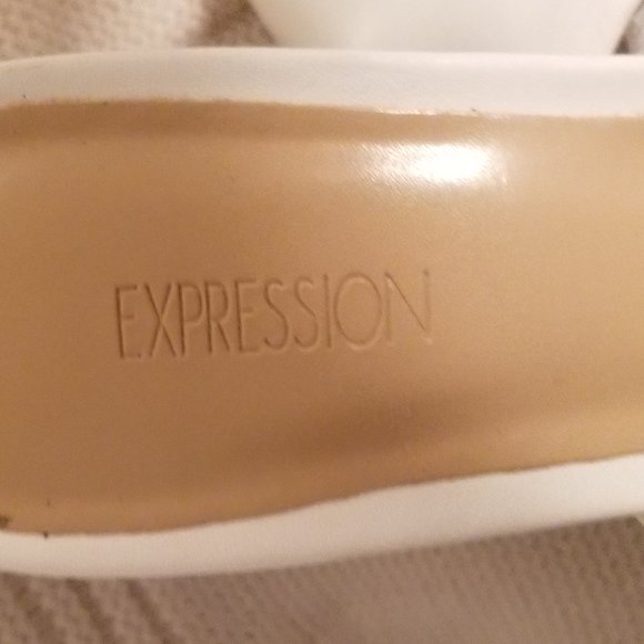 SHOES - Picture 3 of 4